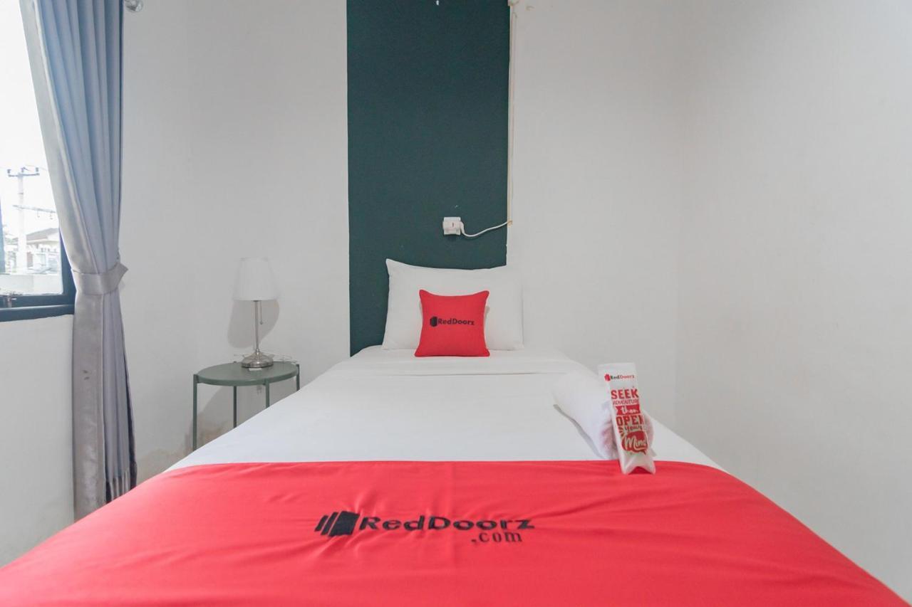 Reddoorz At Sani Guest House Balikpapan Exteriör bild