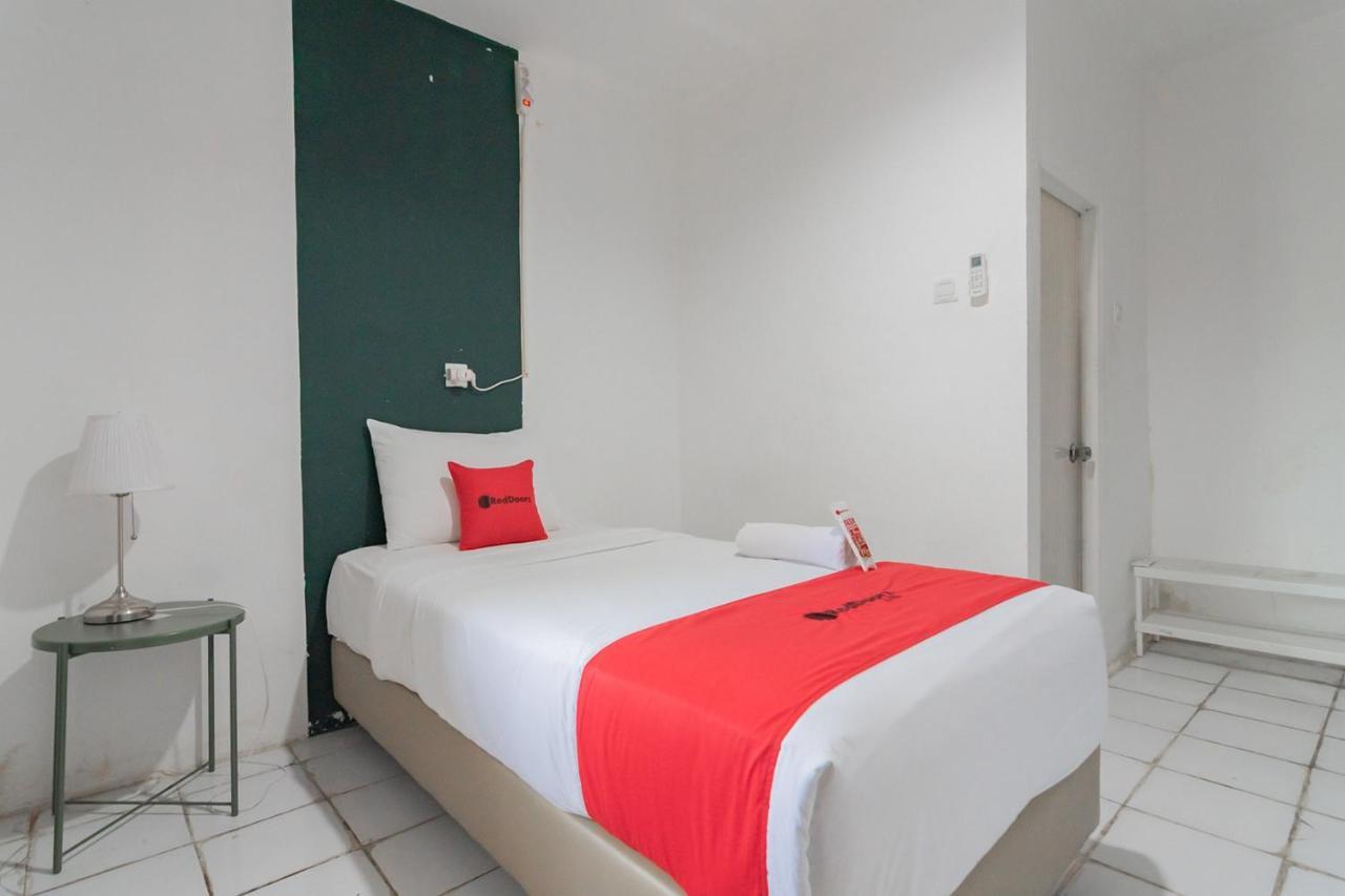 Reddoorz At Sani Guest House Balikpapan Exteriör bild
